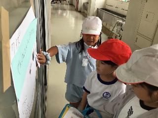 学校探検の様子