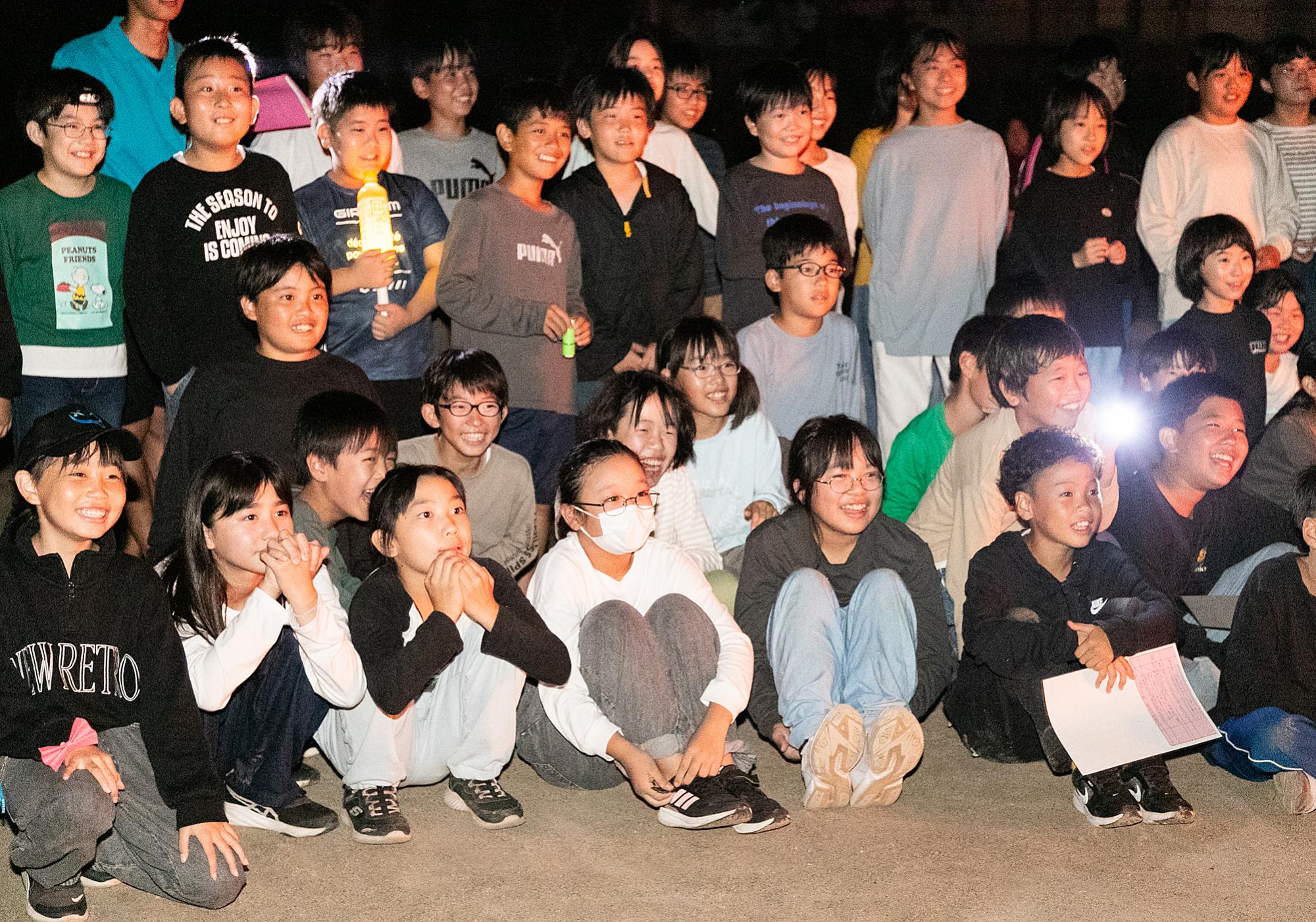 みんなで楽しく見ています。