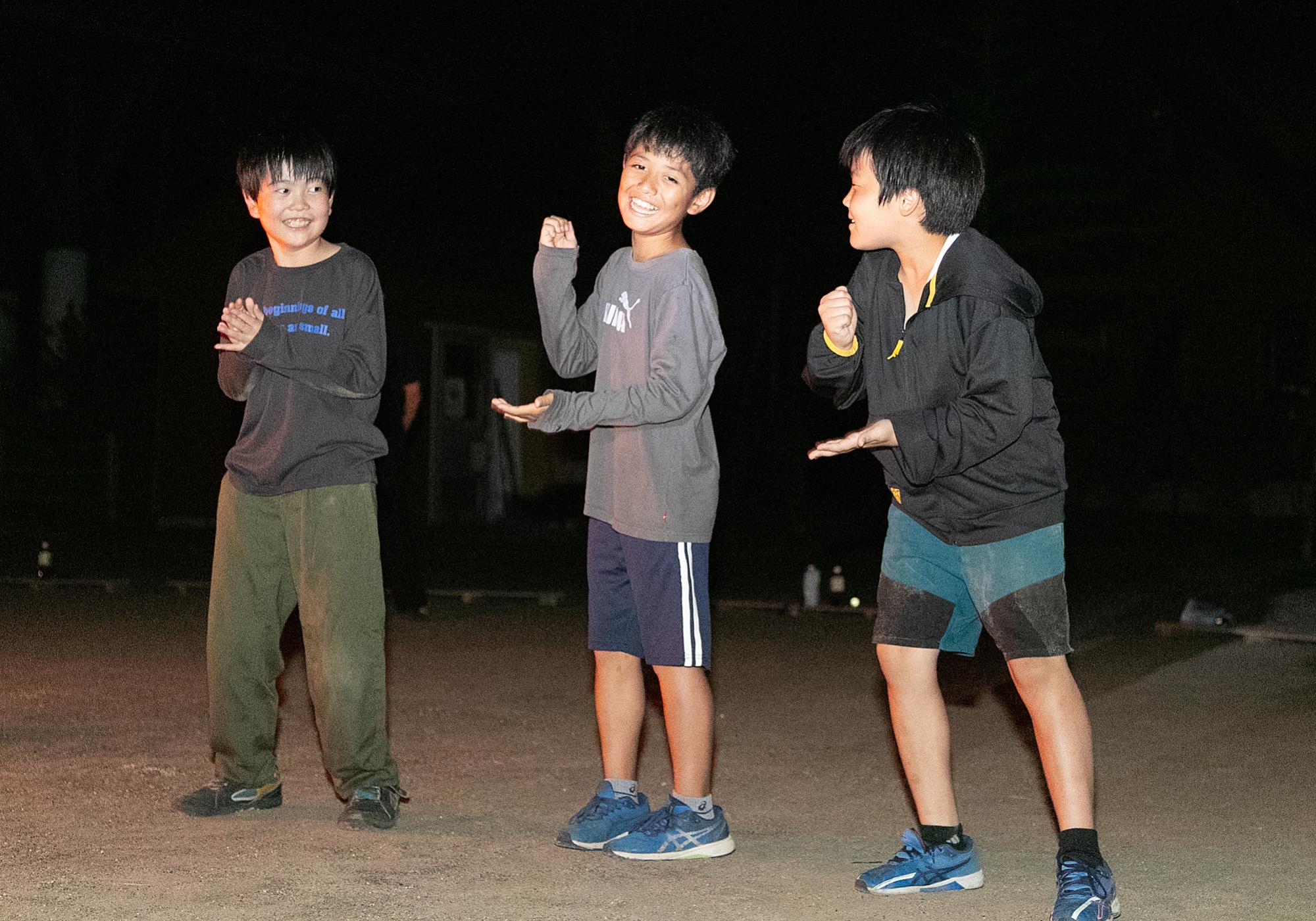 男子のダンスも楽しいです。