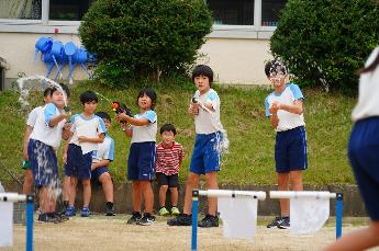 「水鉄砲あて」