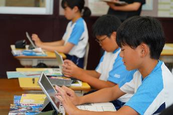 学びポケットのチャット機能だと全員が意見を言えるね