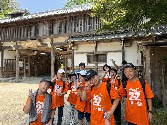 足助村の入り口で!