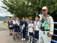地域の講師の方と子供たちの写真