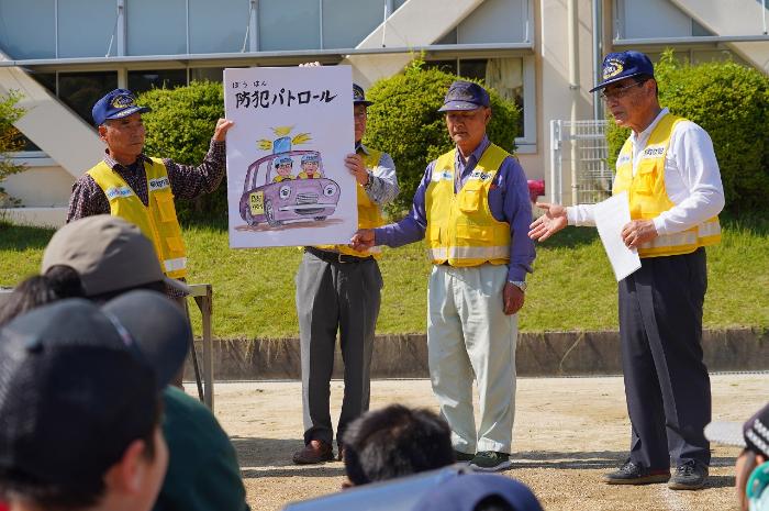 大きな絵本になっています