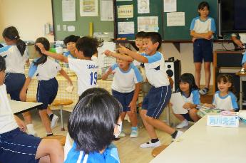 探鳥会の様子がわかる演出