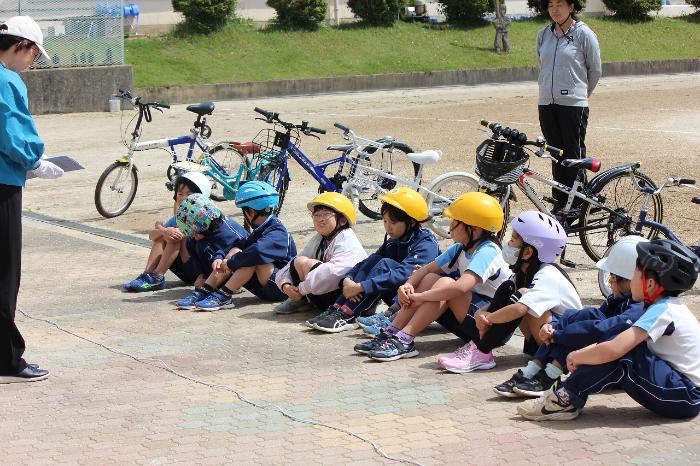 自転車の交通安全をしっかり学びます