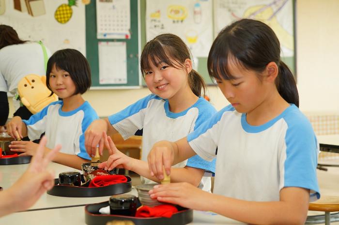 おいしいお茶の入れ方を学びます