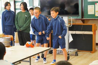 この日は今月の目標も発表です「じゅんび ちゃくせき チャイム前」