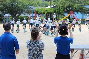 大技が次々に決まります!