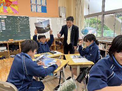 グループで話し合って答えるぞ