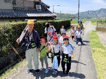 ペアのノスリが前山に!ダイサギは10羽 カワラヒワは畑でエサとり ウグイスはずっと泣いています。