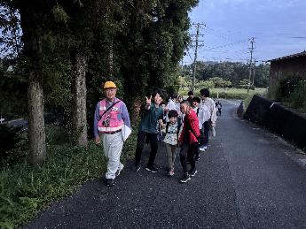 歩いていきます