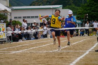 高学年のリレーは盛り上がります