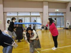 ママもリンボーに挑戦