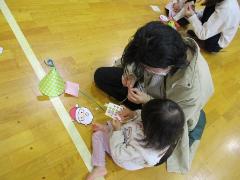 サンタクロースの帽子づくり