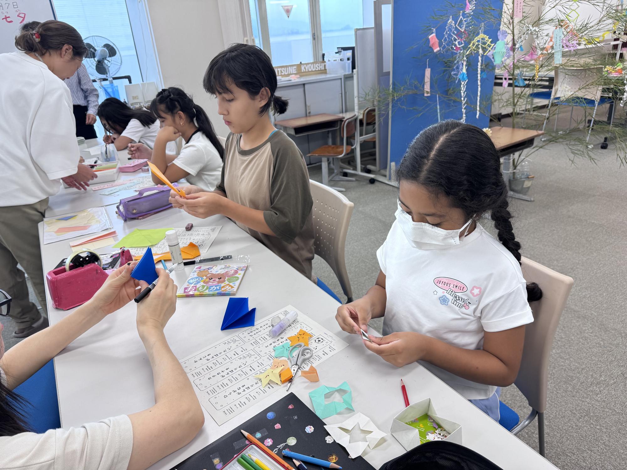 折り紙で飾りも作りました