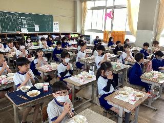 給食の様子