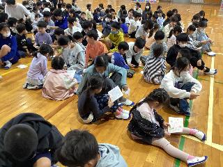 名刺交換の様子