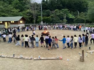 キャンプファイヤーの様子