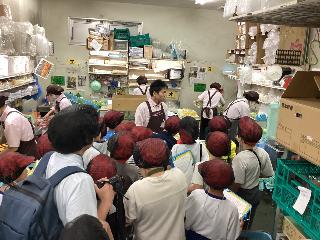説明を聞く児童の様子