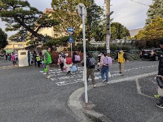 あいさつ運動の様子