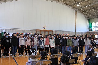校歌を教えてくれました。