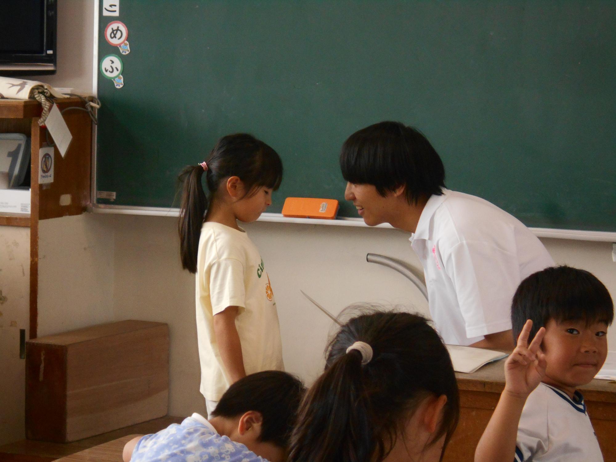 担任の先生から話を聞きました。
