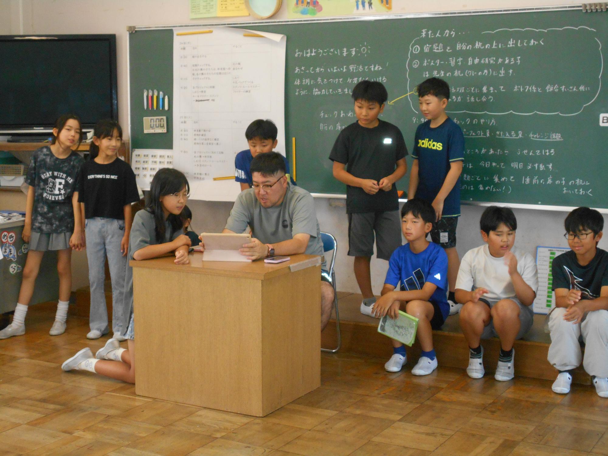 5年生は山の学習に向けての話し合いです。