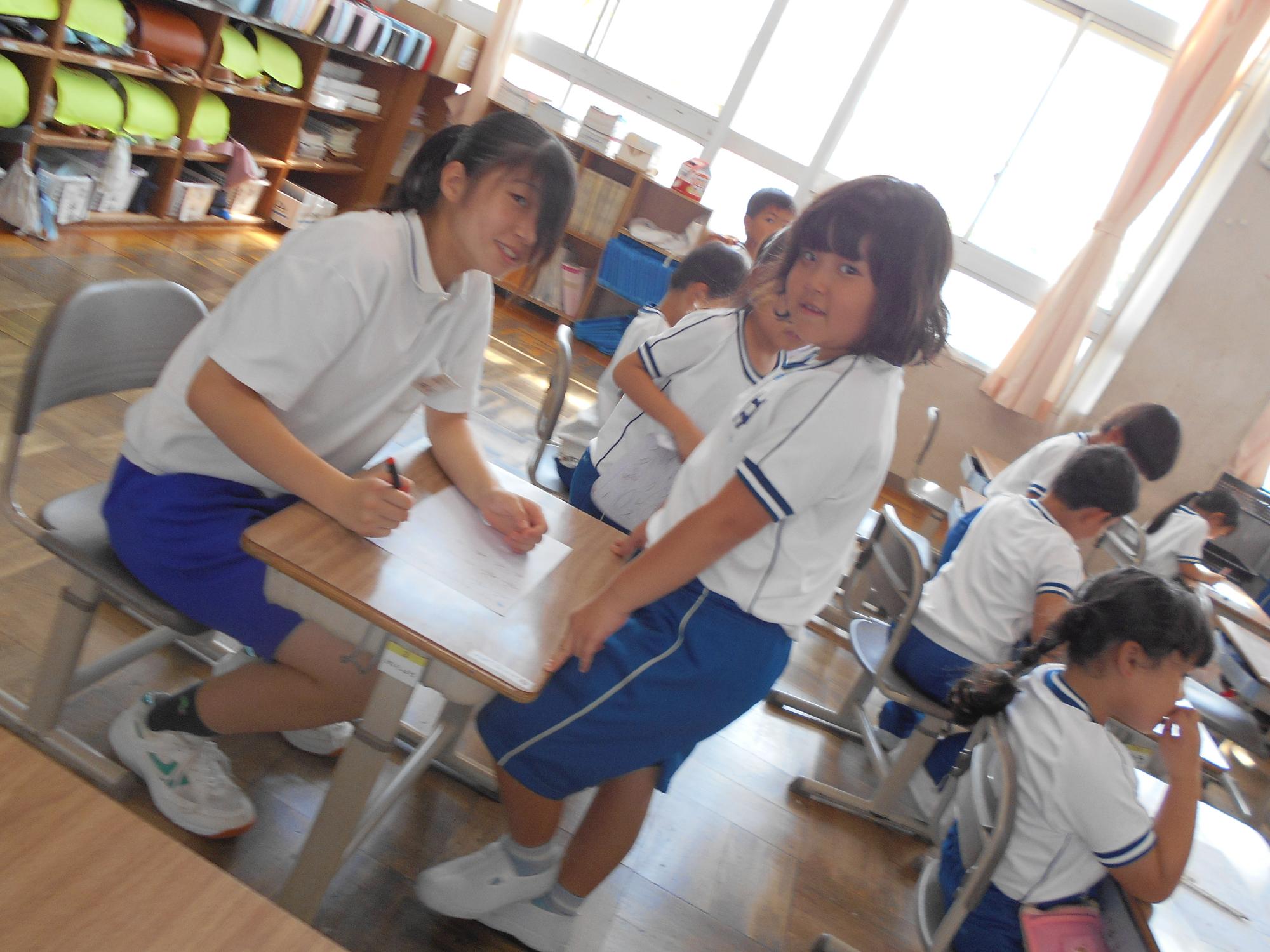 東中生