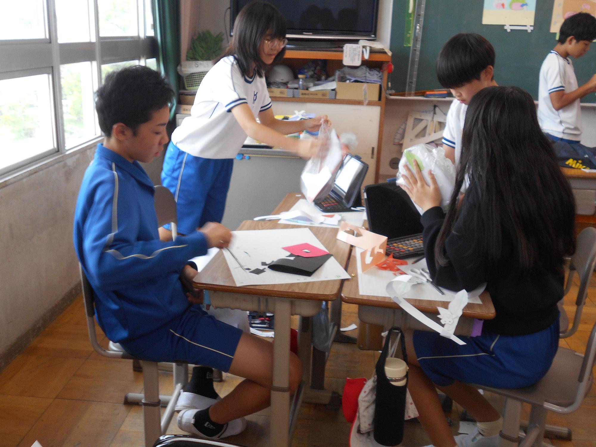 完成に向かって取り組みます。