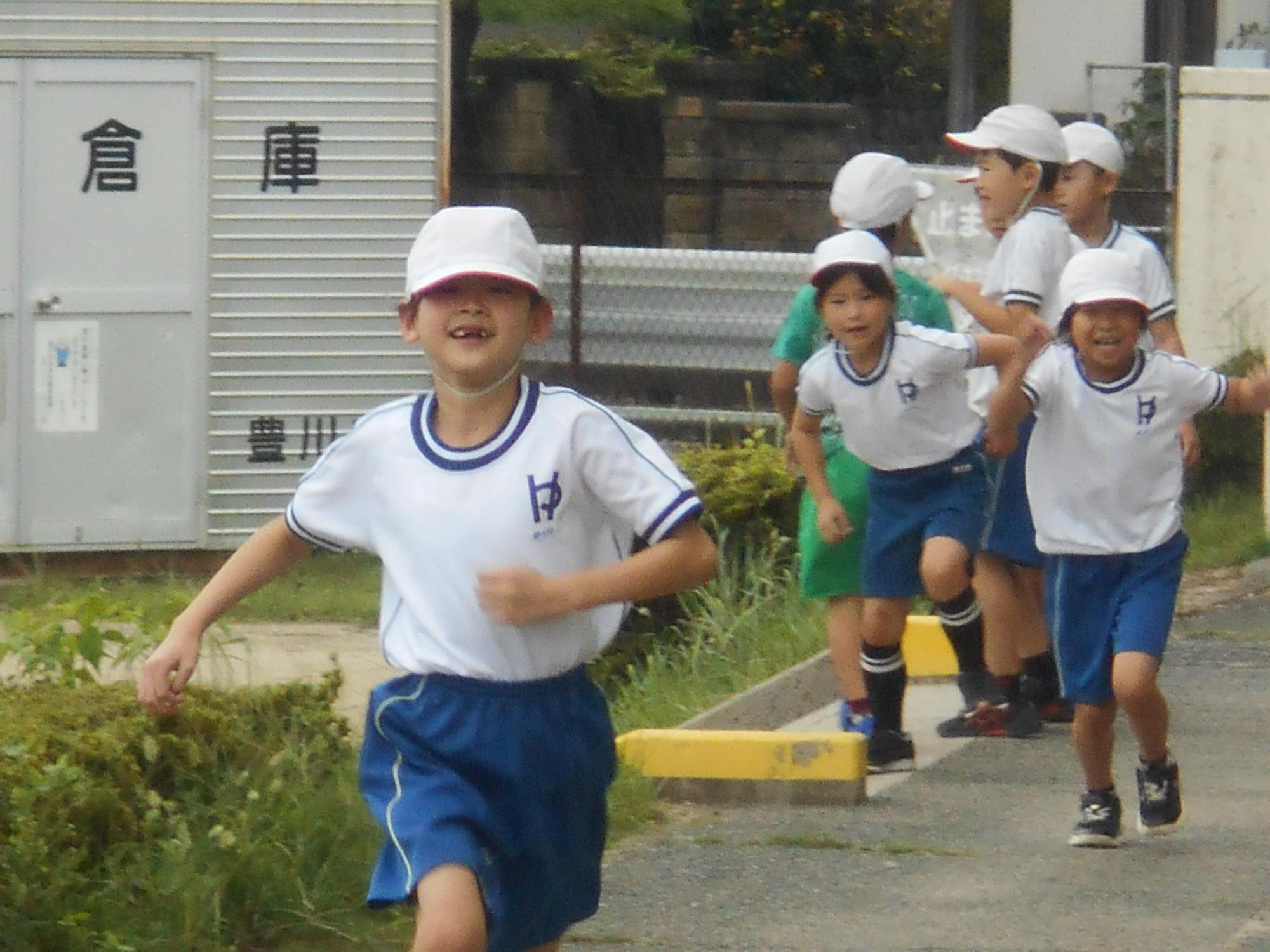嬉しくて走り出します。