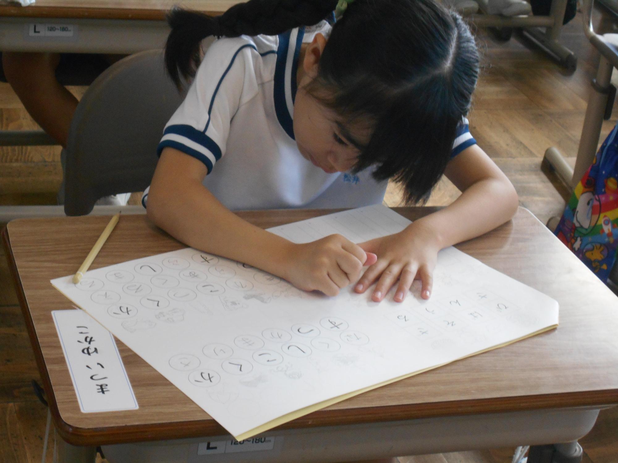 練習プリントに取り組みます。