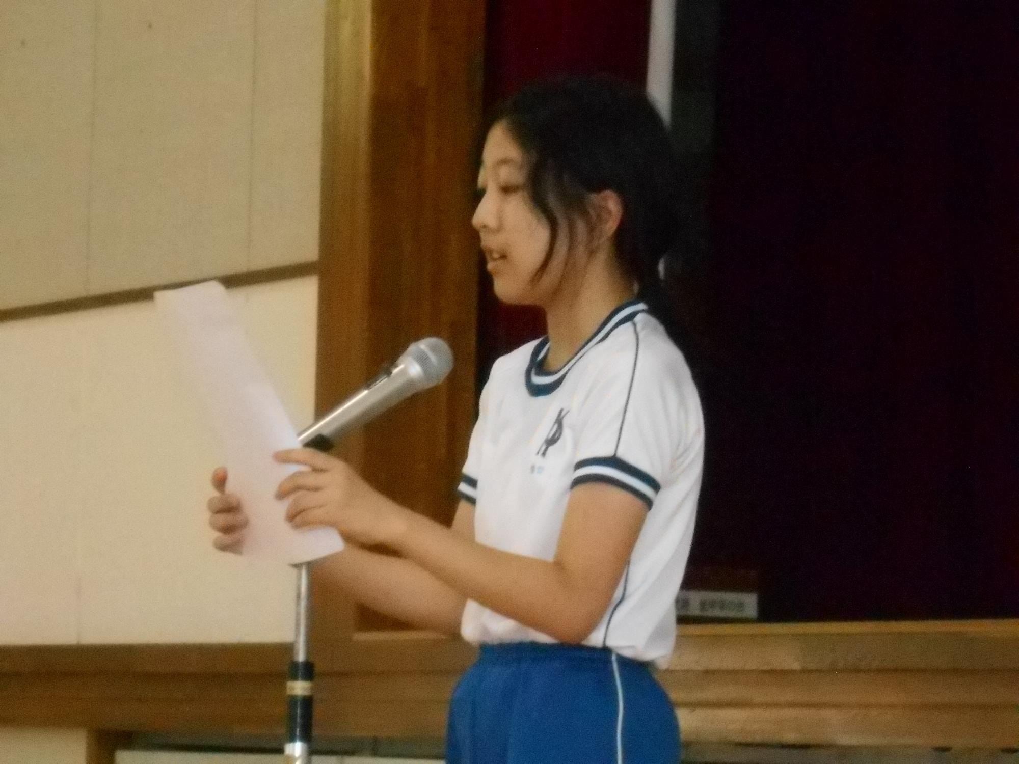 委員会活動を報告します。
