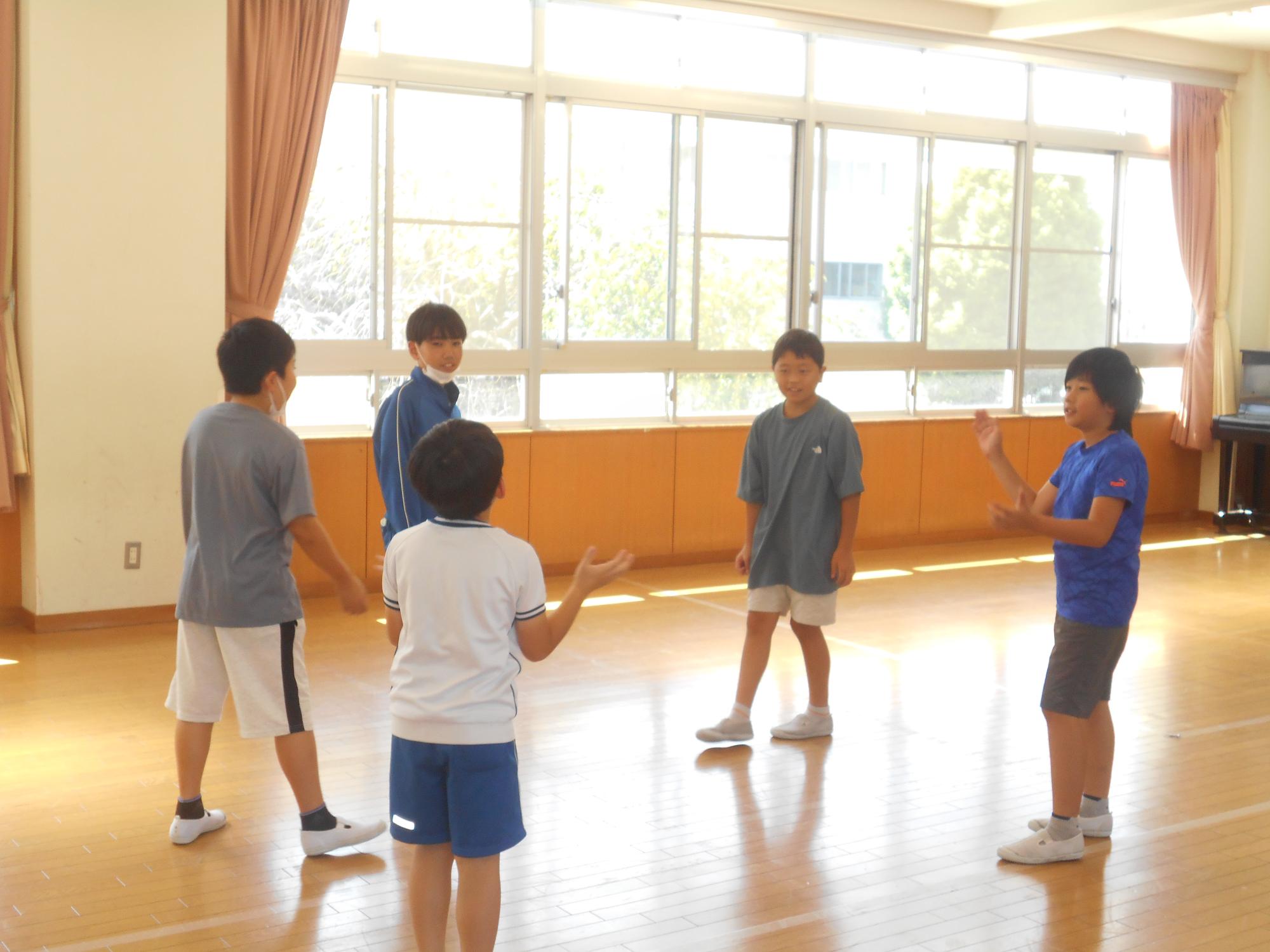 最初に打ち合わせをします。