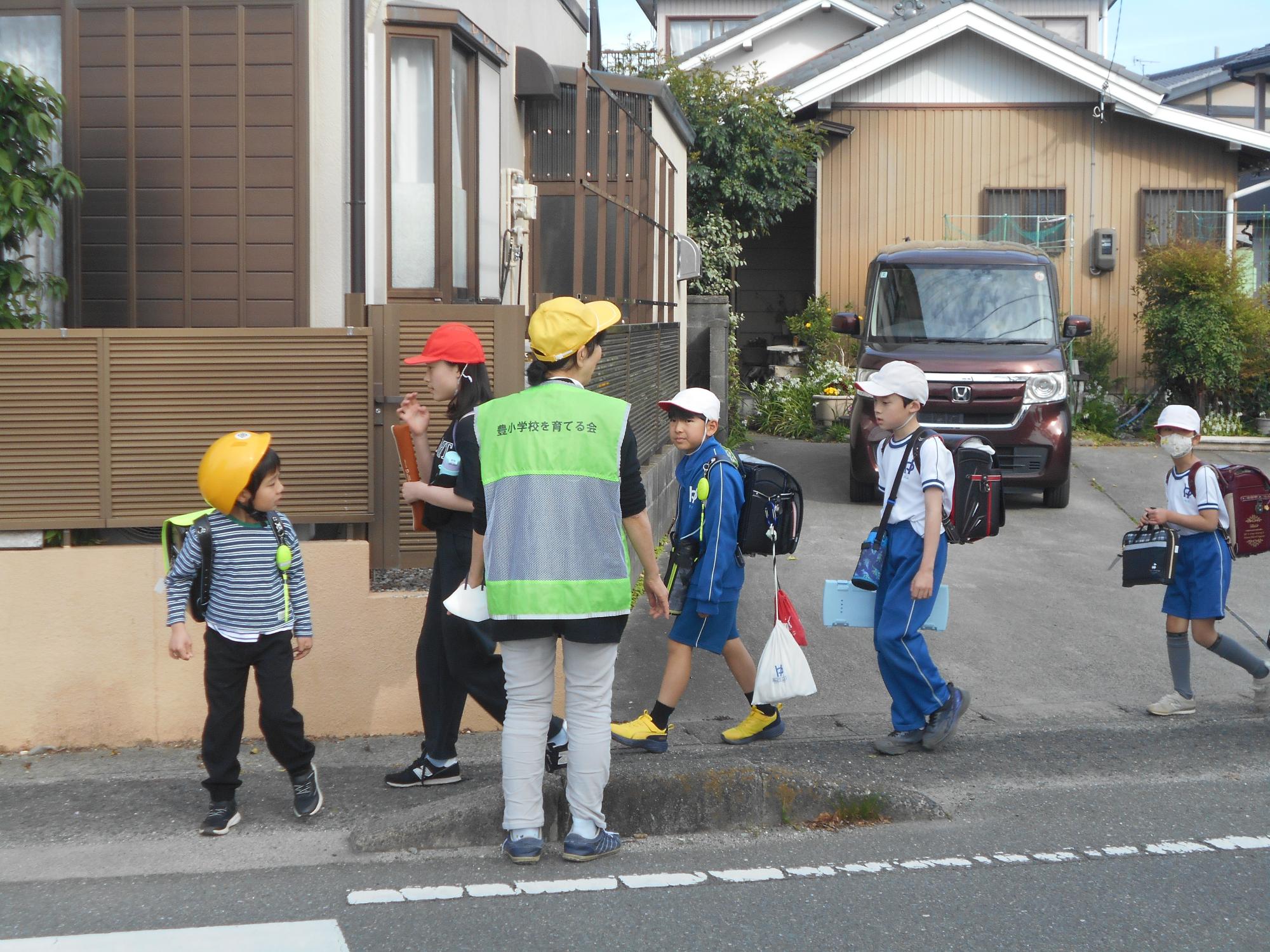 地域の方も手伝ってくれています。