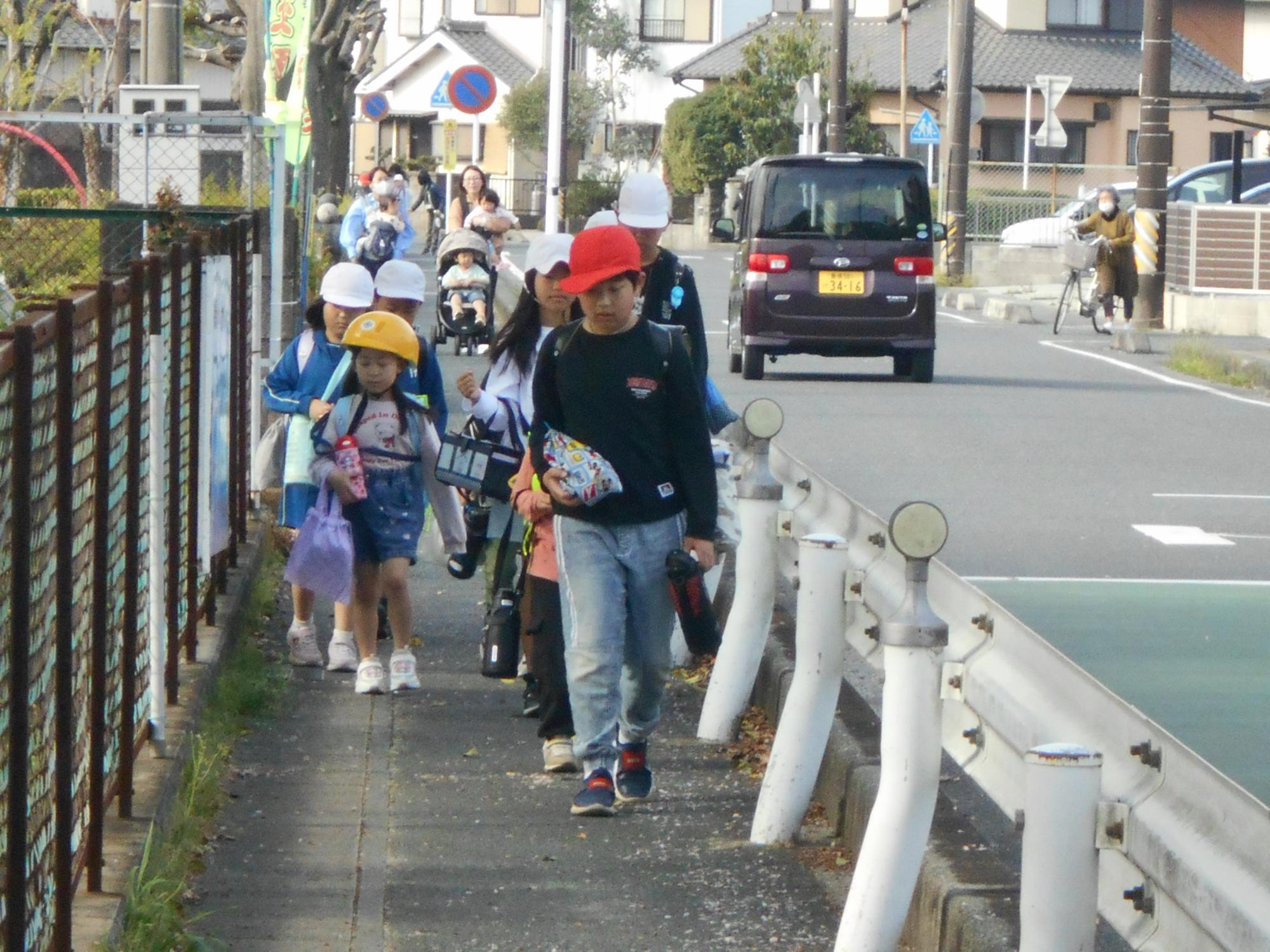 元気に登校しています。