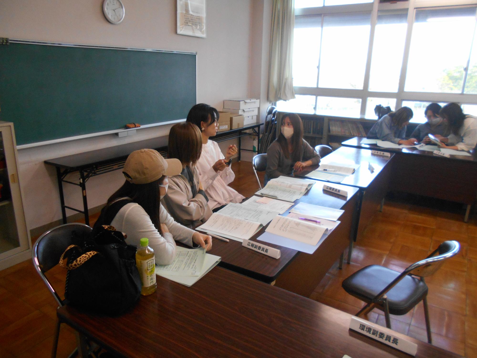 係に分かれて確認します。