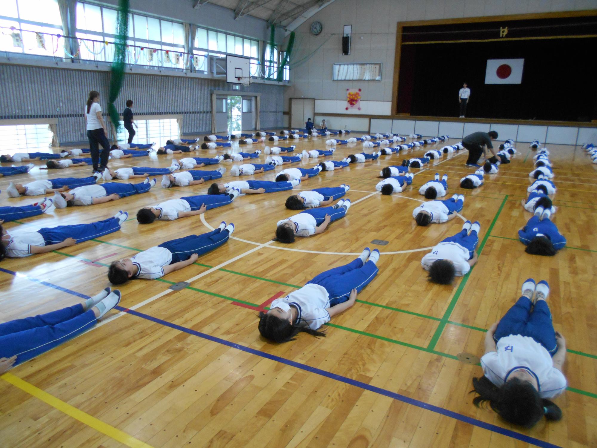 手先まで伸ばしてねます