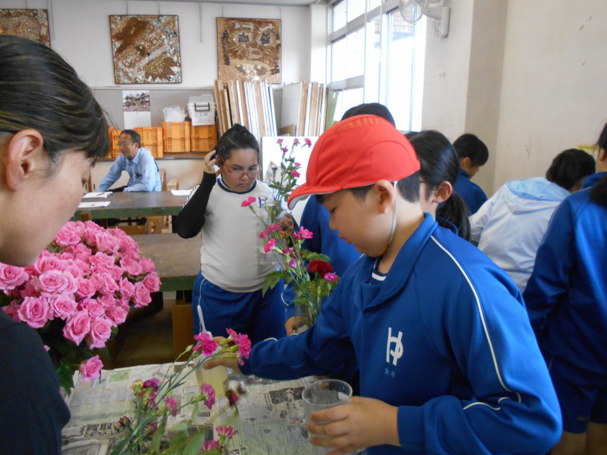 栄養を花瓶に入れます。