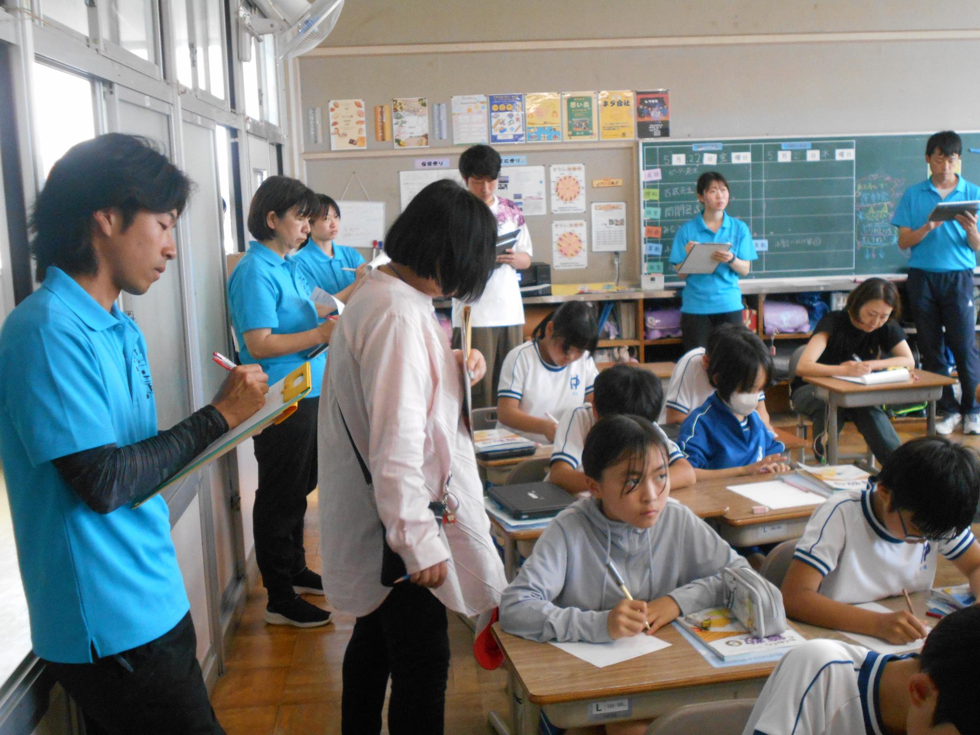 全職員が参観し研修します。