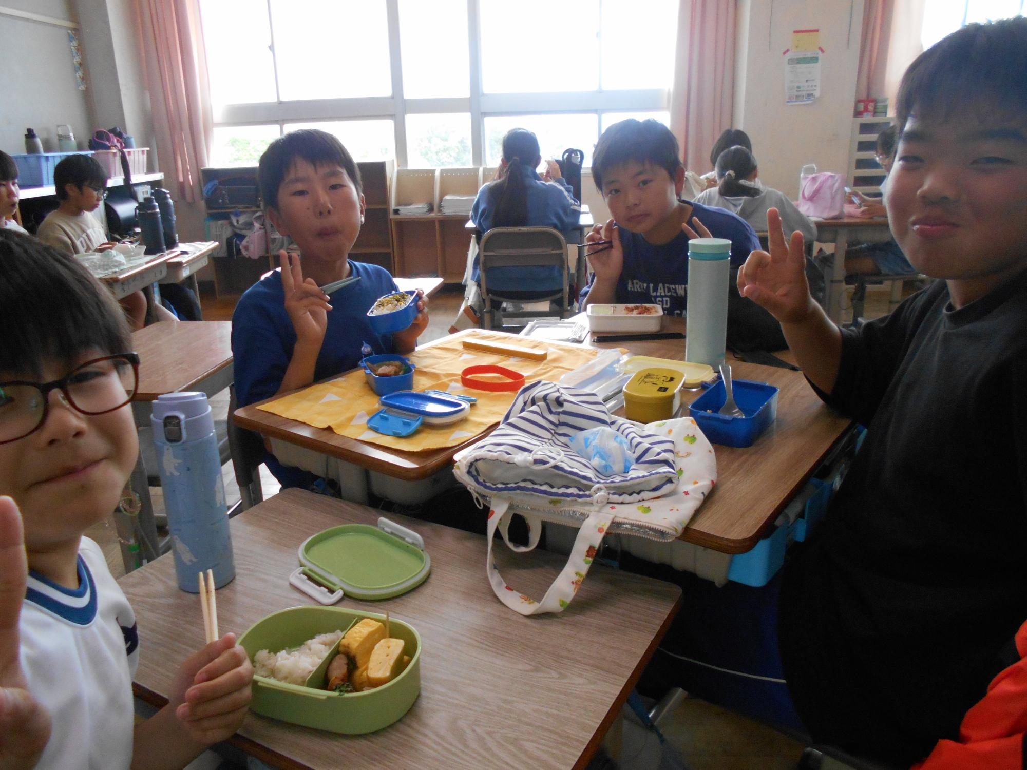 お弁当作ってくれてありがとう。