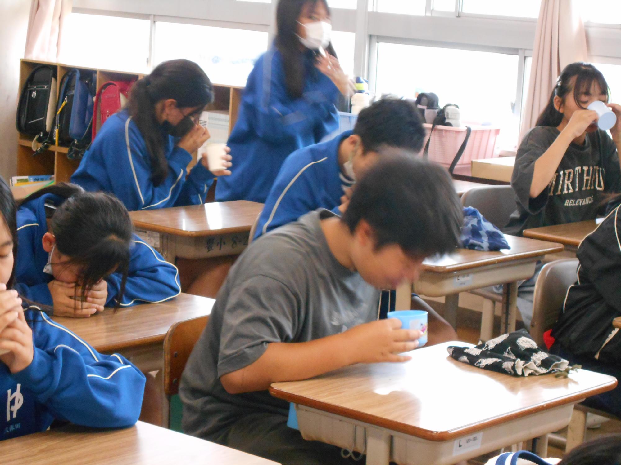 終わったら、コップに吐き出します。