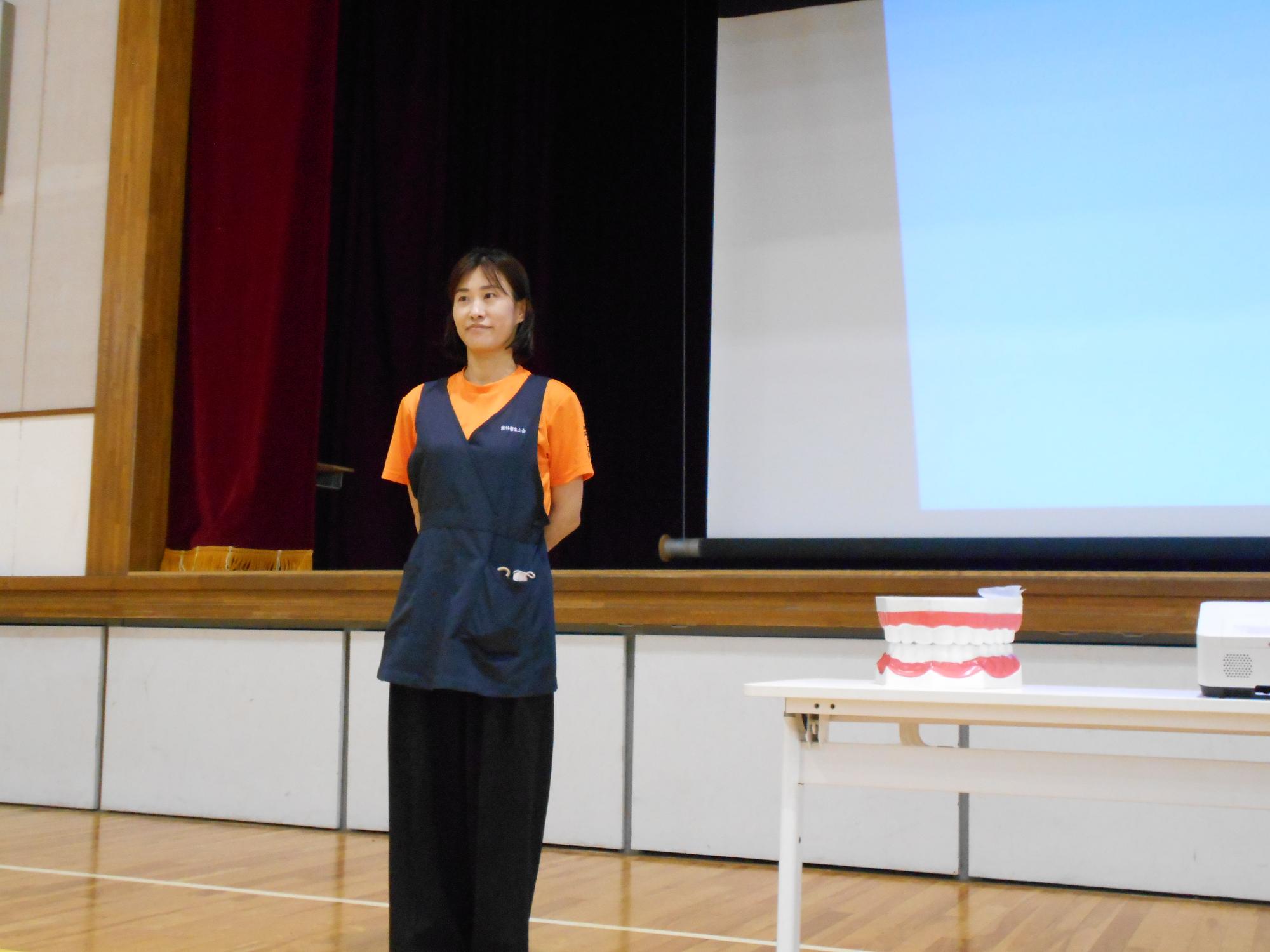 豊川市歯科衛生士会の方が講師にみえました。