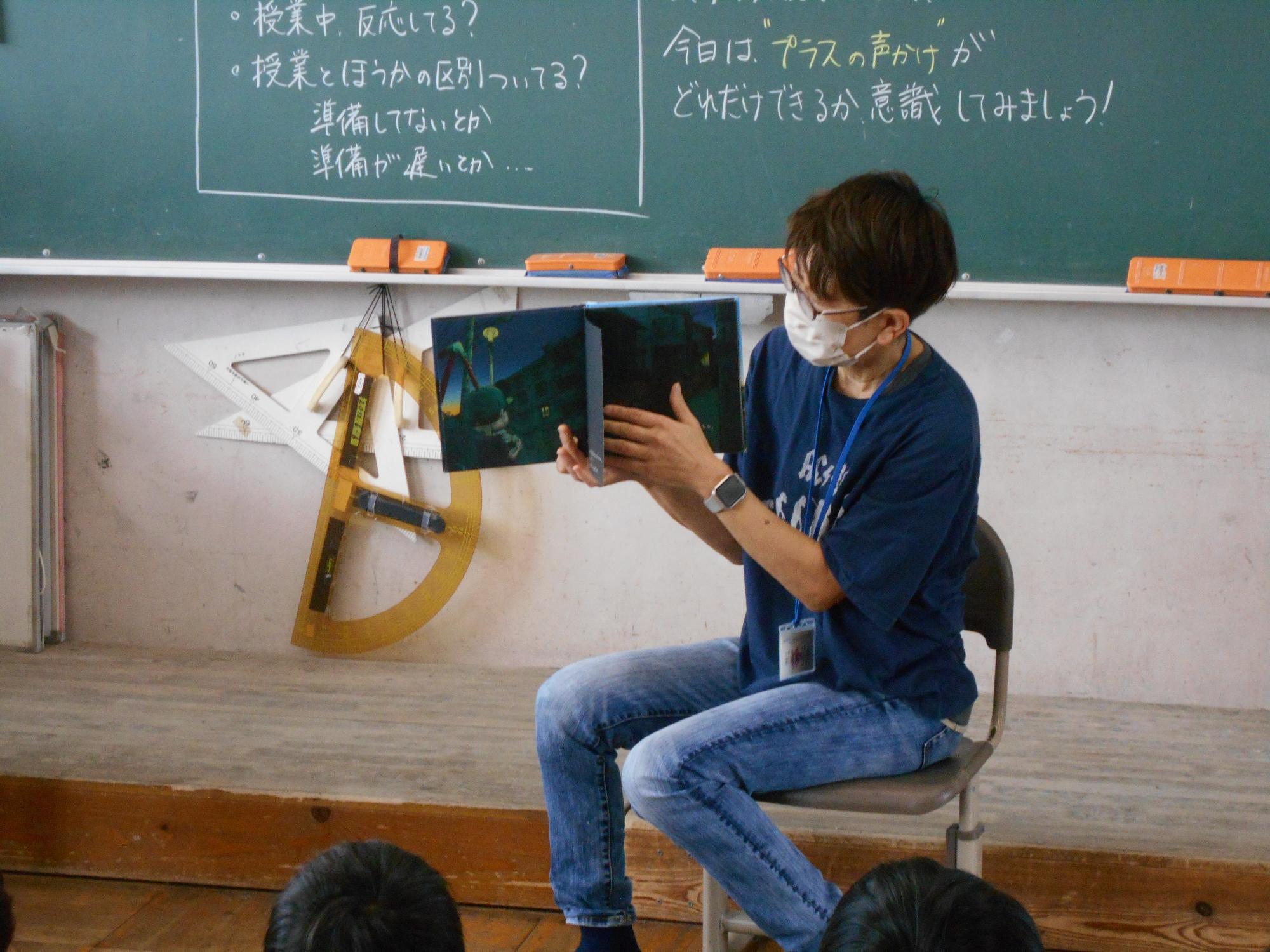 声の大きさ、リズム等に工夫して読んでくれます。