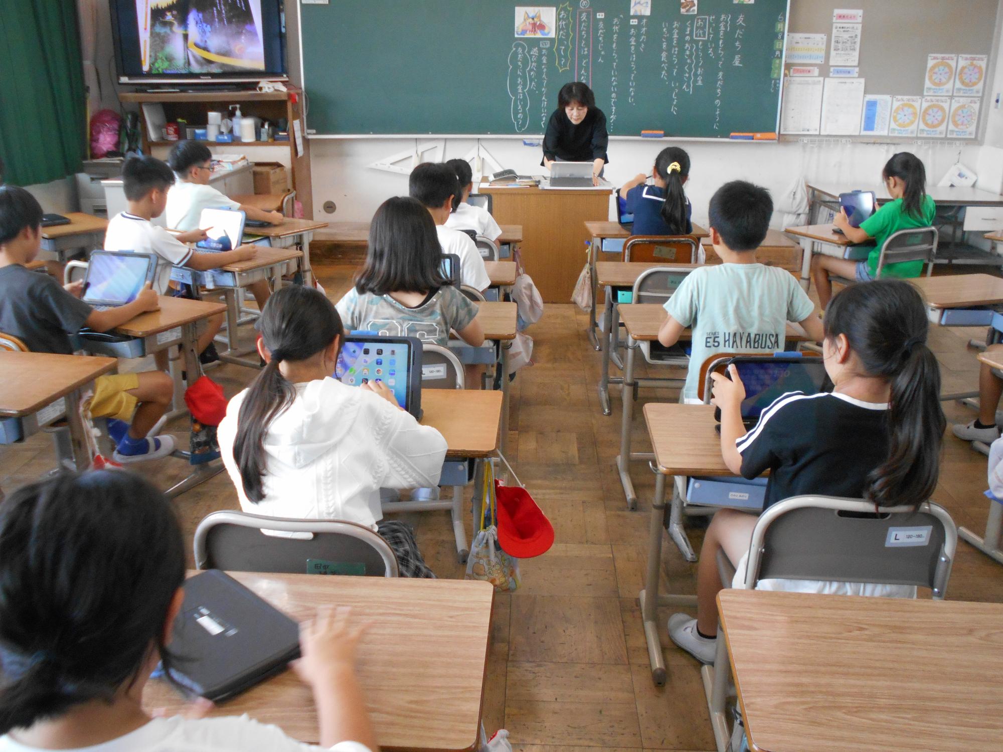 意見をタブレットを使い提出します。