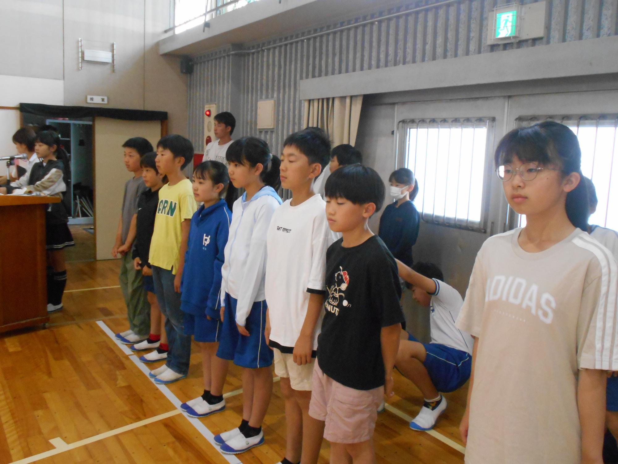 集会が始まります。
