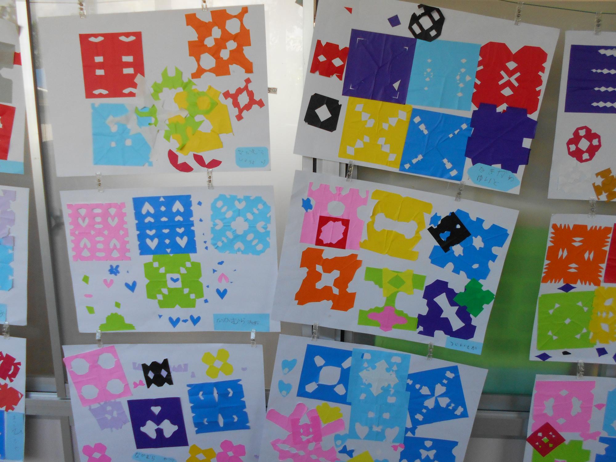 色紙を折り、切って糊で貼りました。