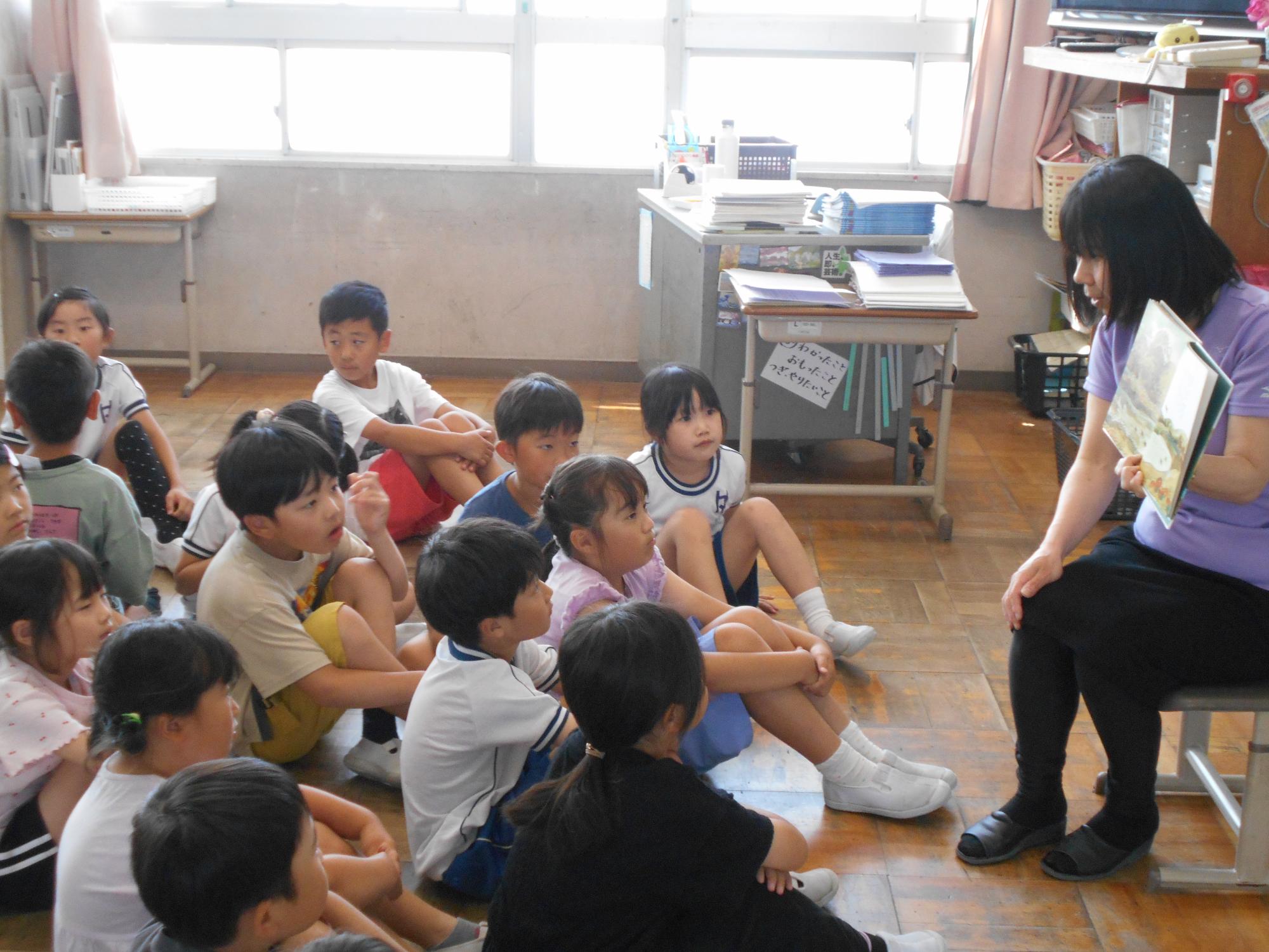 会話の流れで、読み聞かせに入ります。