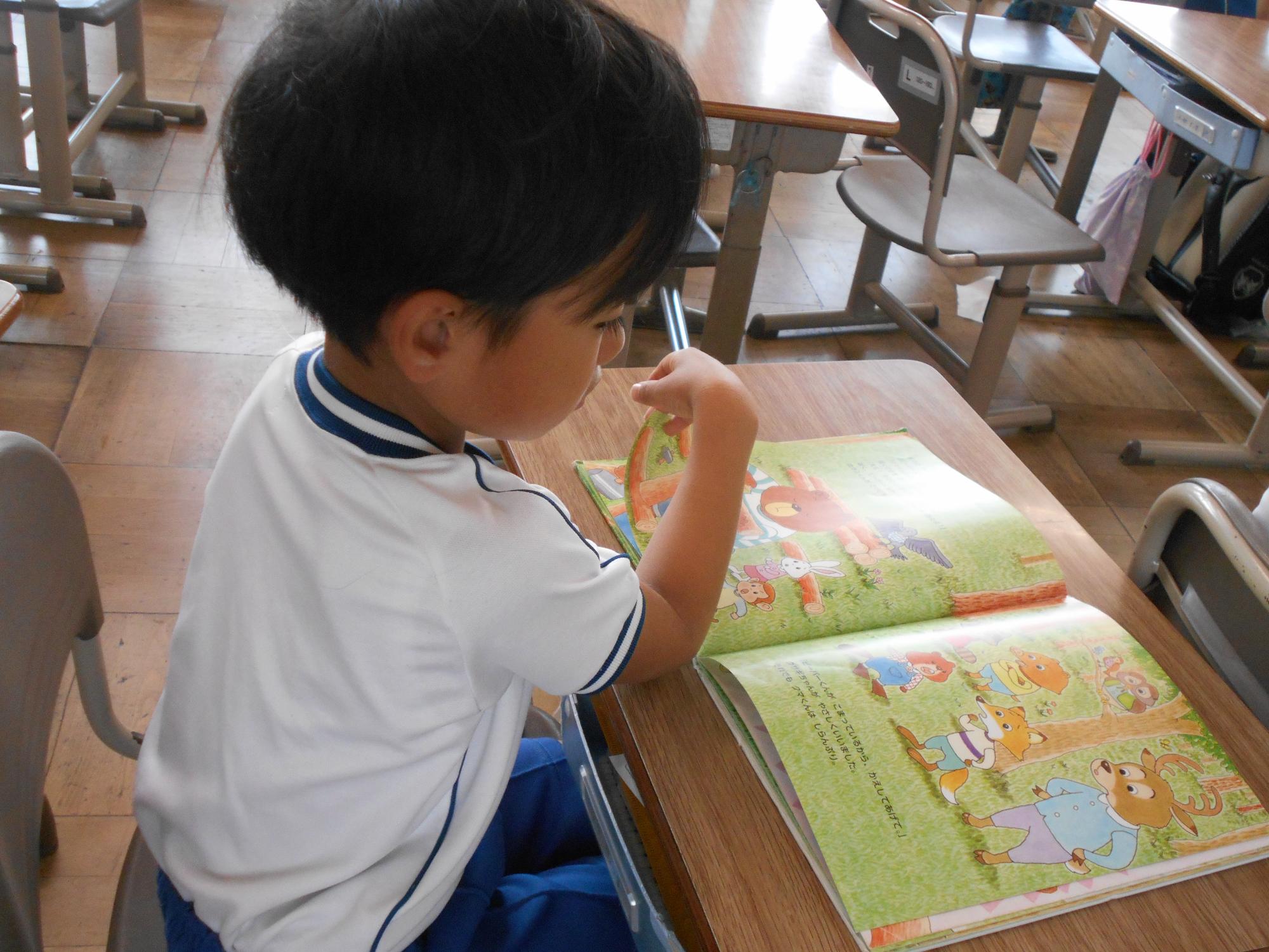 集中して読書をします。