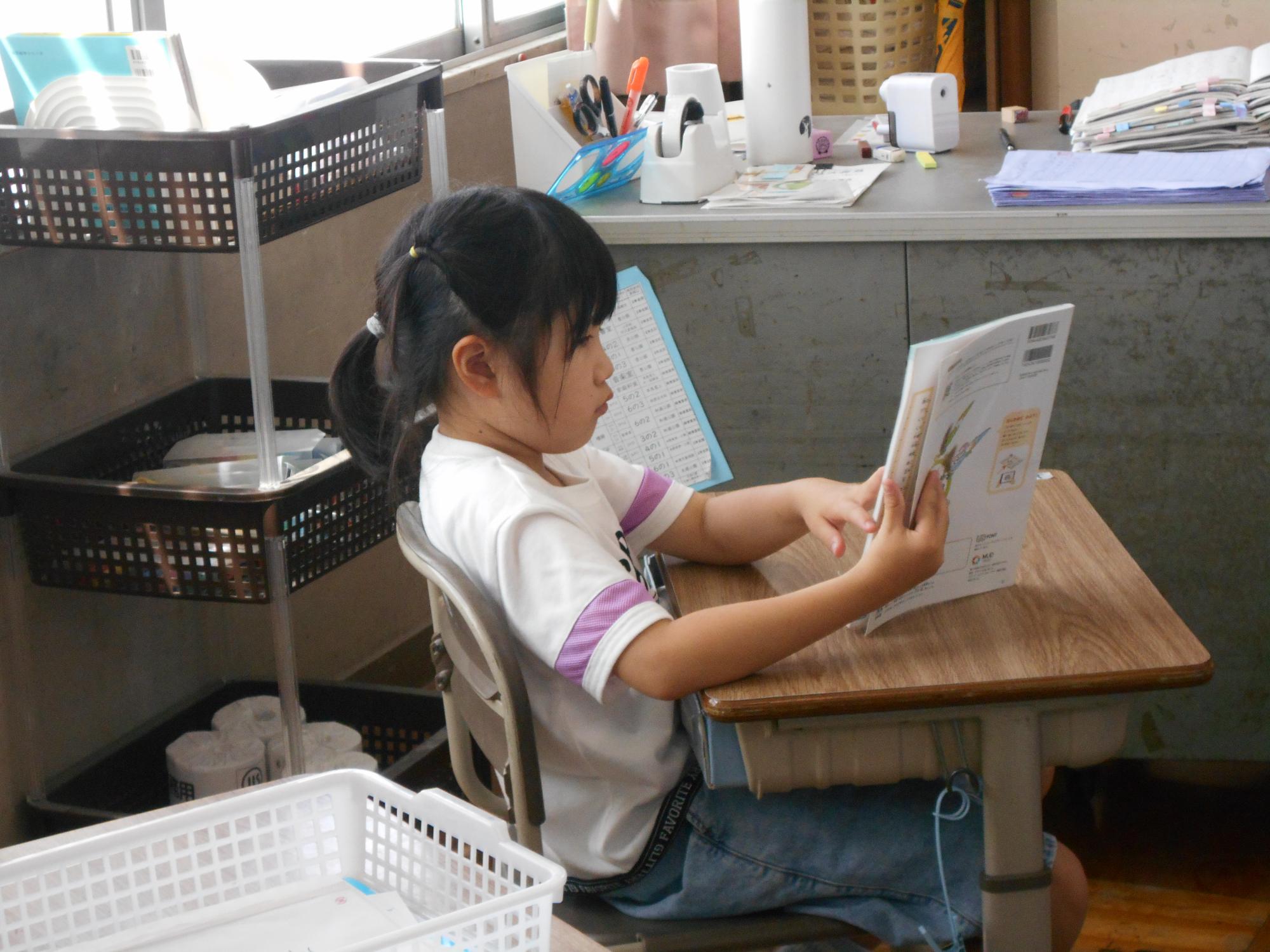 一人でもくもく学習に励んでいます。